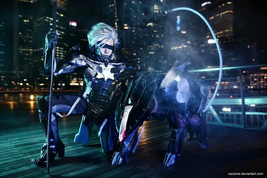 Raiden cosplay. Raiden Mgr в костюме. Raiden Metal Gear Rising Cosplay. Raiden Metal Gear Rising Revengeance Cosplay. Metal Gear Revengeance косплей.