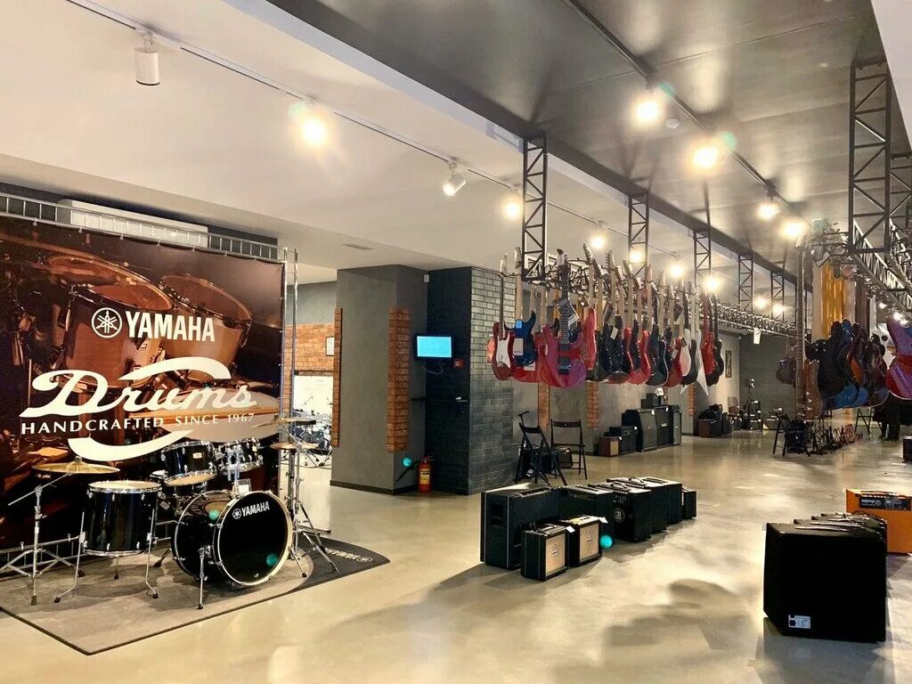 Музыкальный магазин спб. Самый большой музыкальный магазин спб. Музыкальные инструменты музыкальный магазин. Gibson shop санкт-петербург. Музыкальный магазин на звенигородской улице 2-44.