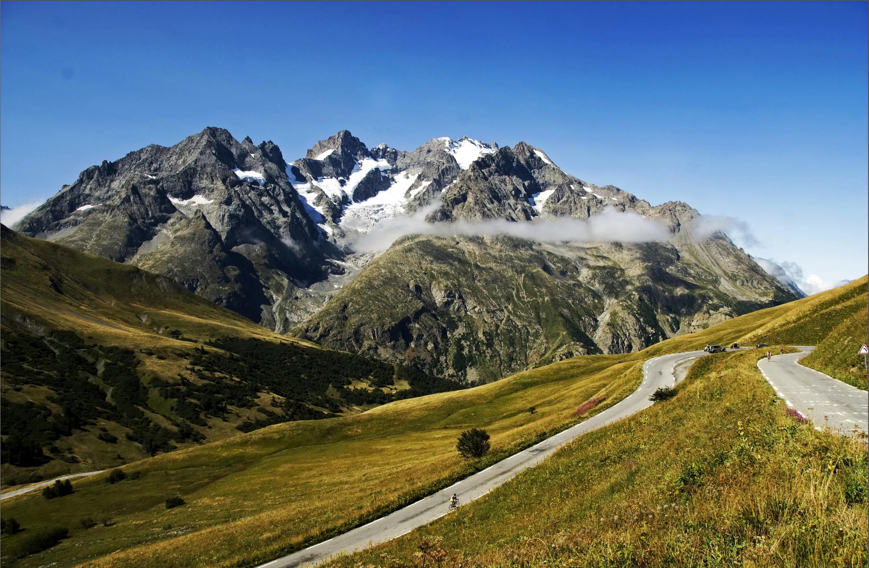 Пиренеи Франция дорога. Альпийские горы Франция. Франция горы Альпы. Альпы, Пиренеи Франции.