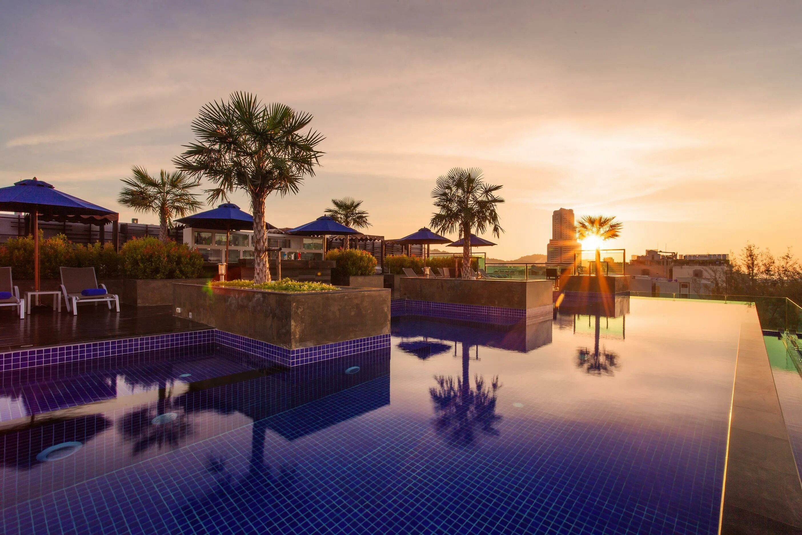 Бест вестерн патонг бич. 4 best western patong. Отель бест вестерн патонг бич пхукет. Бест вестерн патонг. Best western patong beach 3 патонг.