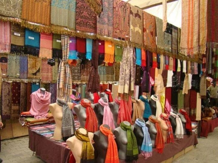 Заказать из турции в россию. Рынок вещей в Турции. Турецкий рынок одежды. Турция рынок одежды. Турция шоппинг одежда.