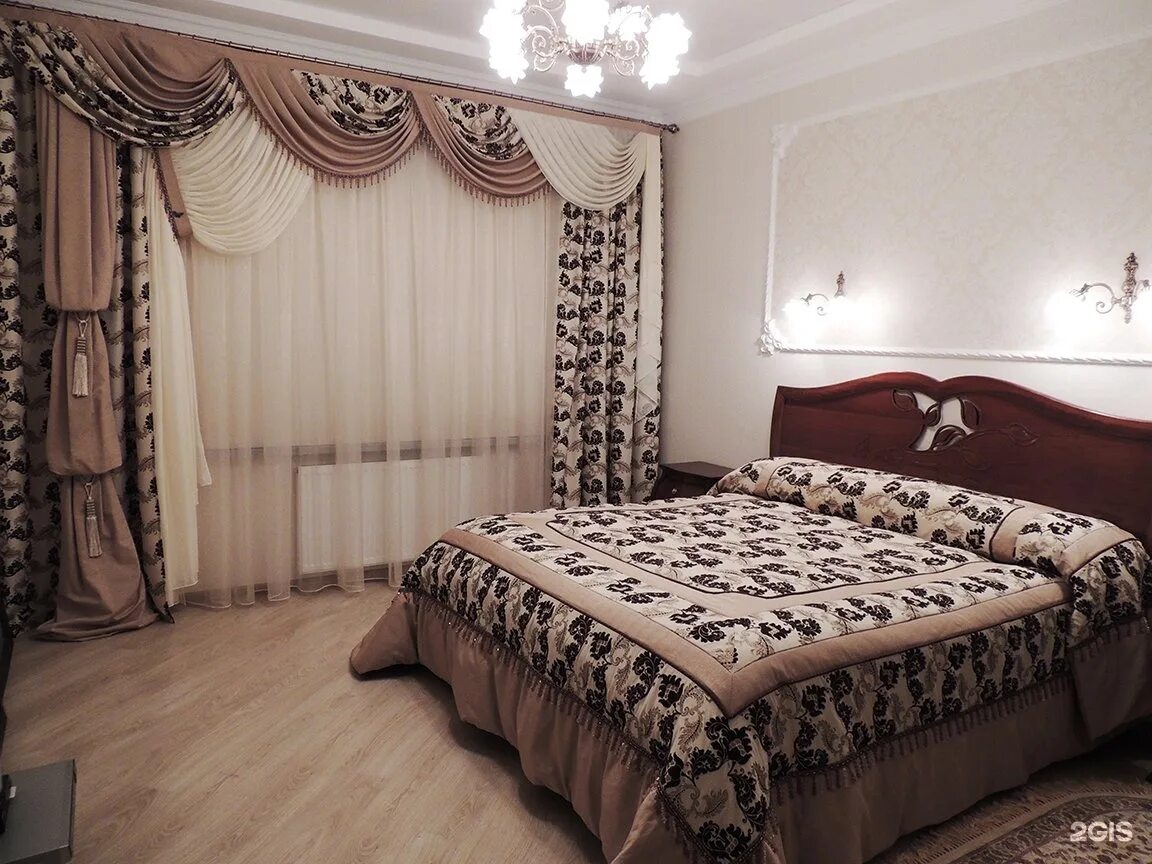 Ламбрекены для зала. Пошив штор алексеевка. Шторы мелеуз. Ажурный ламбрекен. Тюль белая с черным.