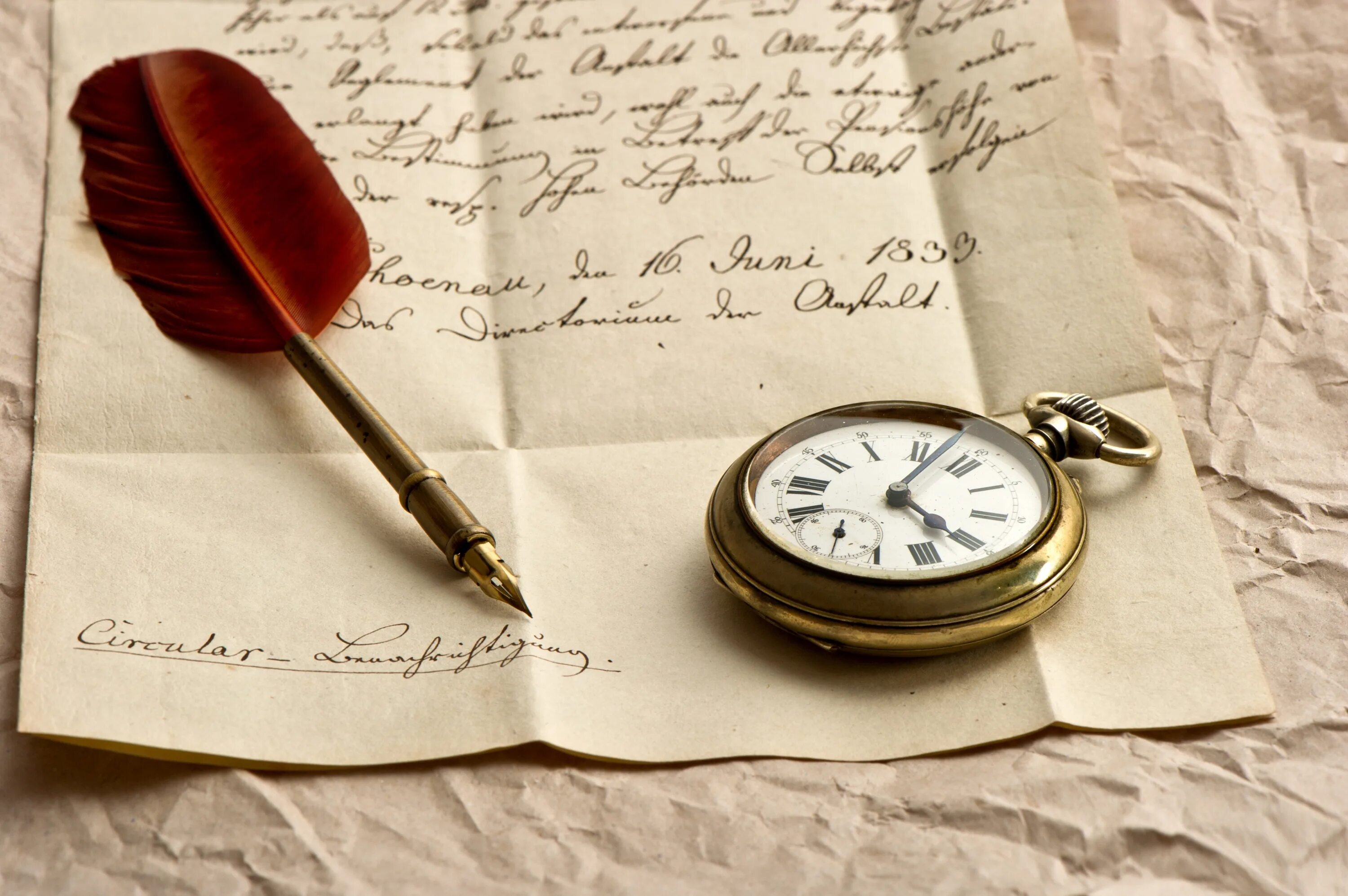 Писатели и часы. Старинное письмо. Старинная записка. Перо и бумага. Красивое письмо.
