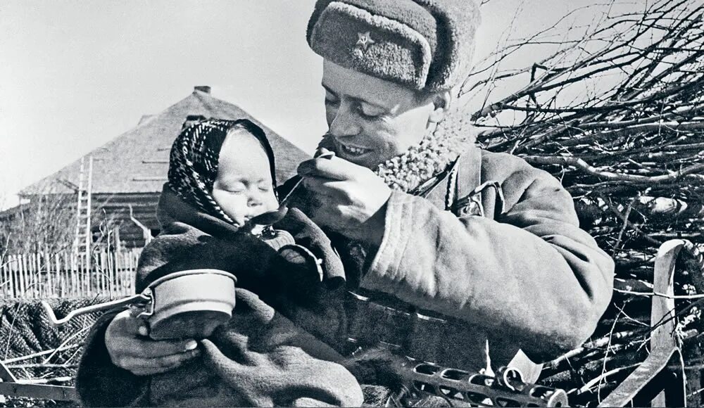 Маленьким детям про войну. Дети войны. Русский солдат с ребенком. Дети солдаты Великой Отечественной войны.
