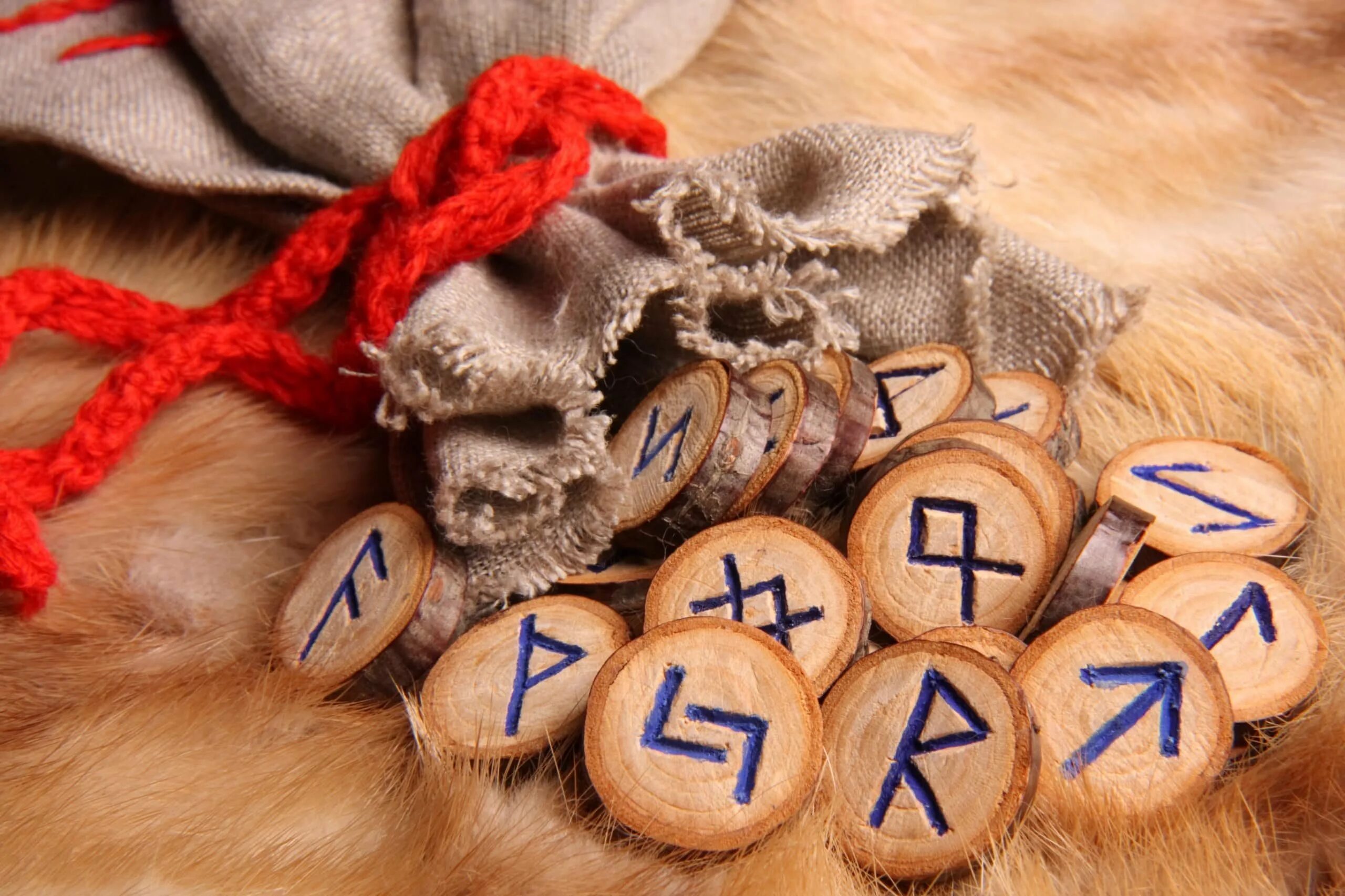 Рунная магия. Рунические заклинания. Руническая магия. Рунная магия. Руны.