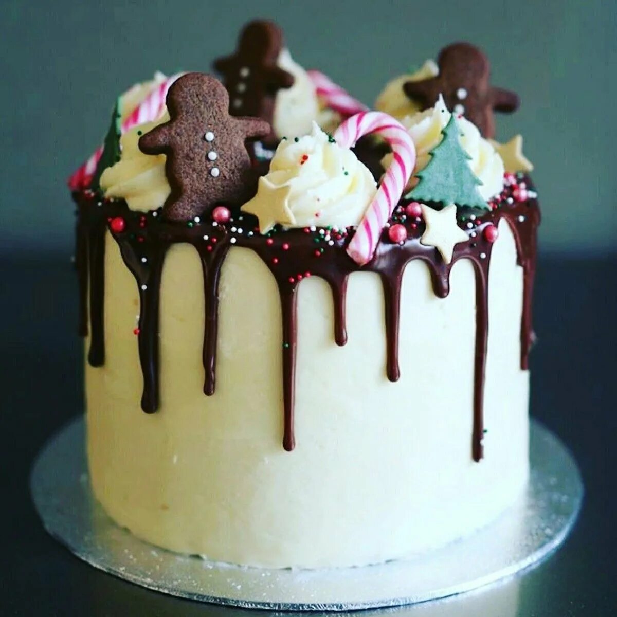 украшение торта. торт с подтеками. подтеки на торте. подтеки на торте. шоколадный торт с кремом чиз.