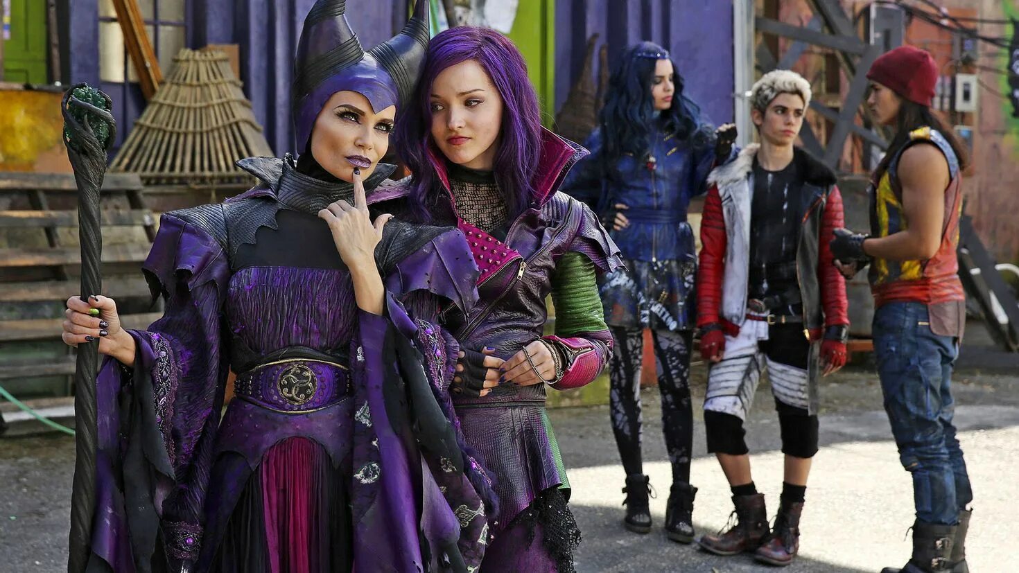 Наследники Дисней Малефисента. Наследники (descendants) 2015. Мэл Наследники. Наследники Дисней 1 часть.