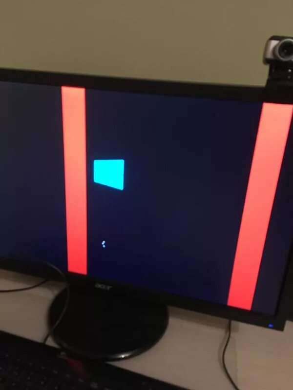 Красные полосы на экране монитора. Красная полоса на мониторе. красная полоска на мониторе. красные полосы на мониторе компьютера.