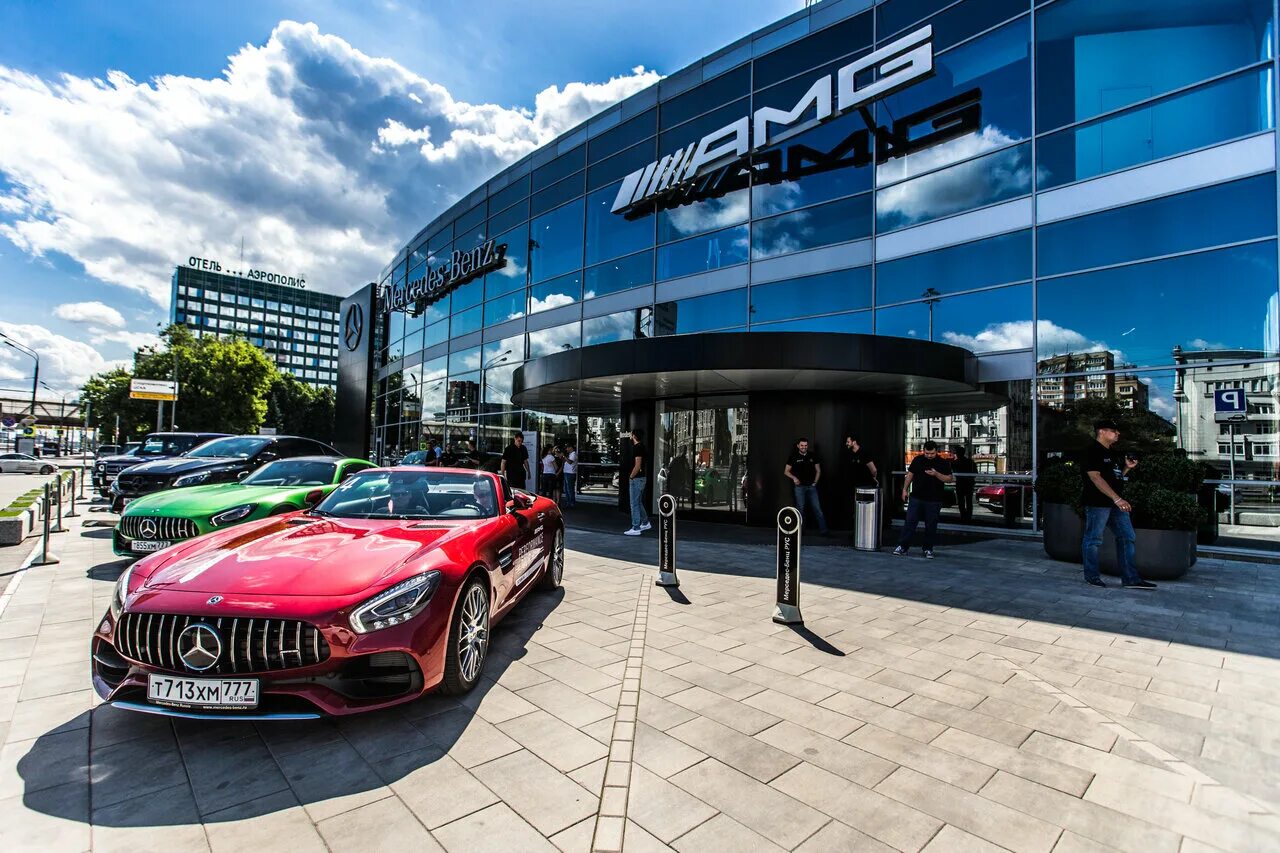 Версаль автосалон. Дилерский центр Mercedes-Benz Москва. Мерседес центр в Москве Авилон. Дилерский центр Мерседес Бенц в Москве. Mercedes - Benz Авилон AMG.