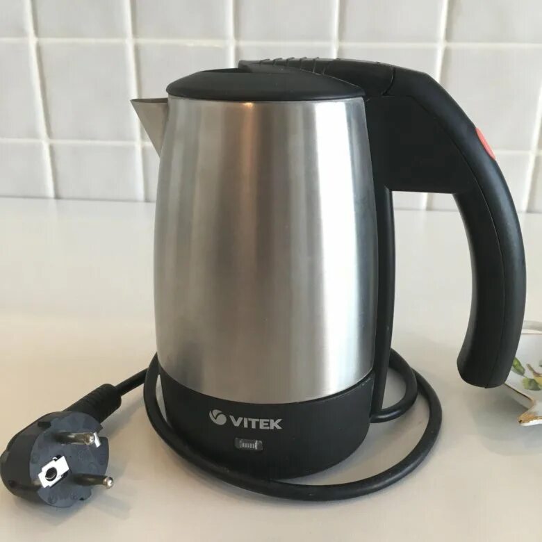 Чайник 0.5 литра купить. "Электрический чайник ROVERTECH ek053 ". Электрическая мини дорожный чайник 0,5 Литэк. Чайник ROVERTECH ek053, черный. Чайник Vitek 0.5 л.
