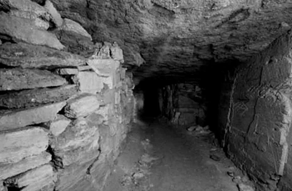 Подвал 3д. Крипта винтерфелла. Подземелье средней школы. Бесконечное лето катакомбы. Катакомбы лунлина.