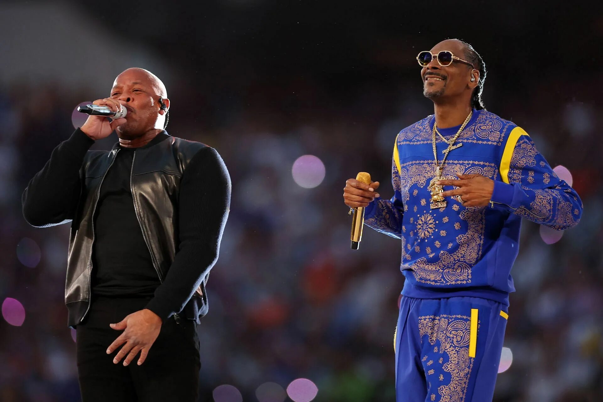 Bowl halftime show. Snoop Dogg super Bowl. Snoop Dogg super Bowl 2022. Super Bowl 2022 Dr. Dre. Доктор Дре снуп дог концерт стадионе.