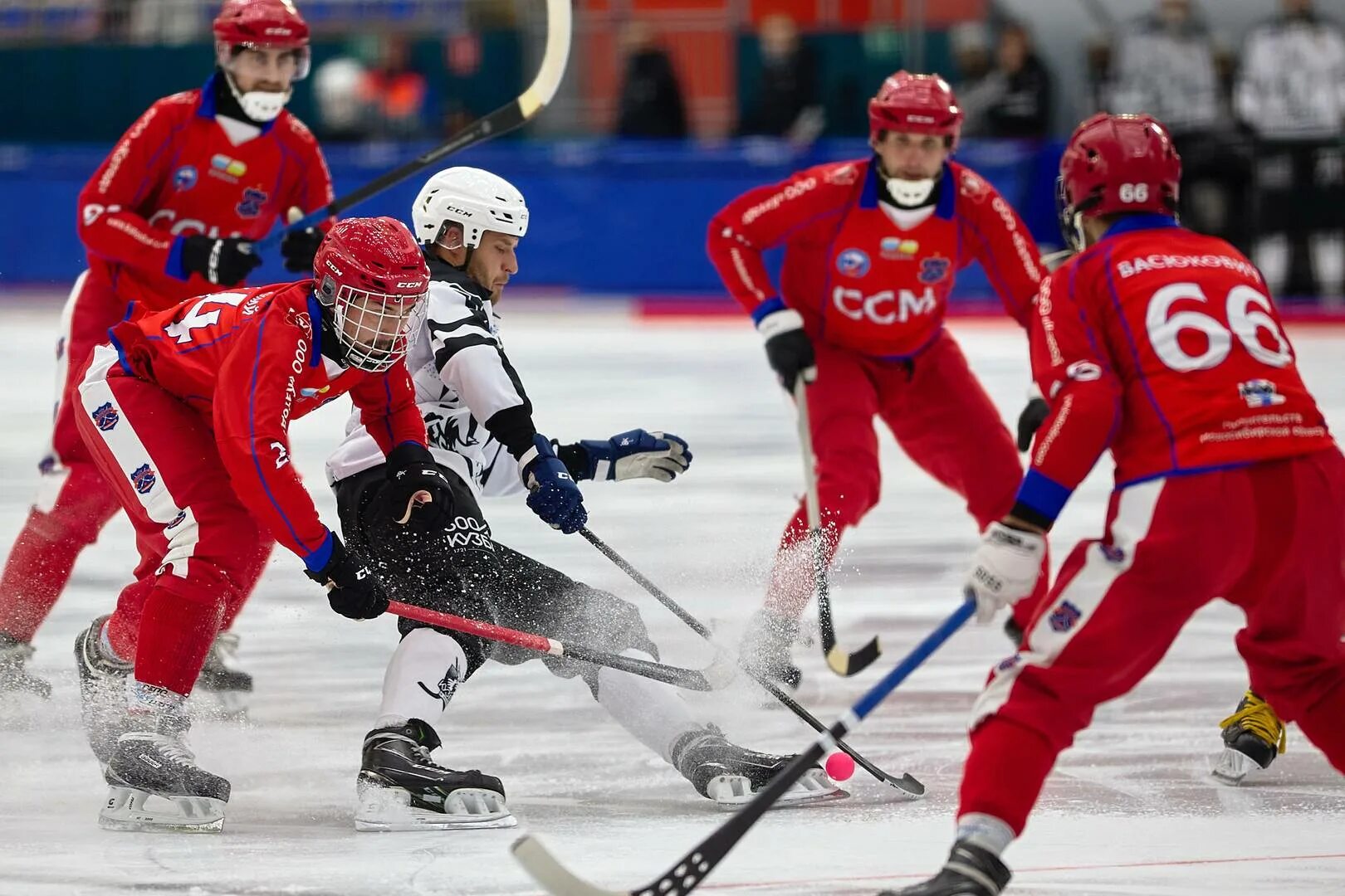 Bandy хоккей с мячом. Сибсельмаш хоккей с мячом форма. Русский хоккей. Хк Кузбасс.