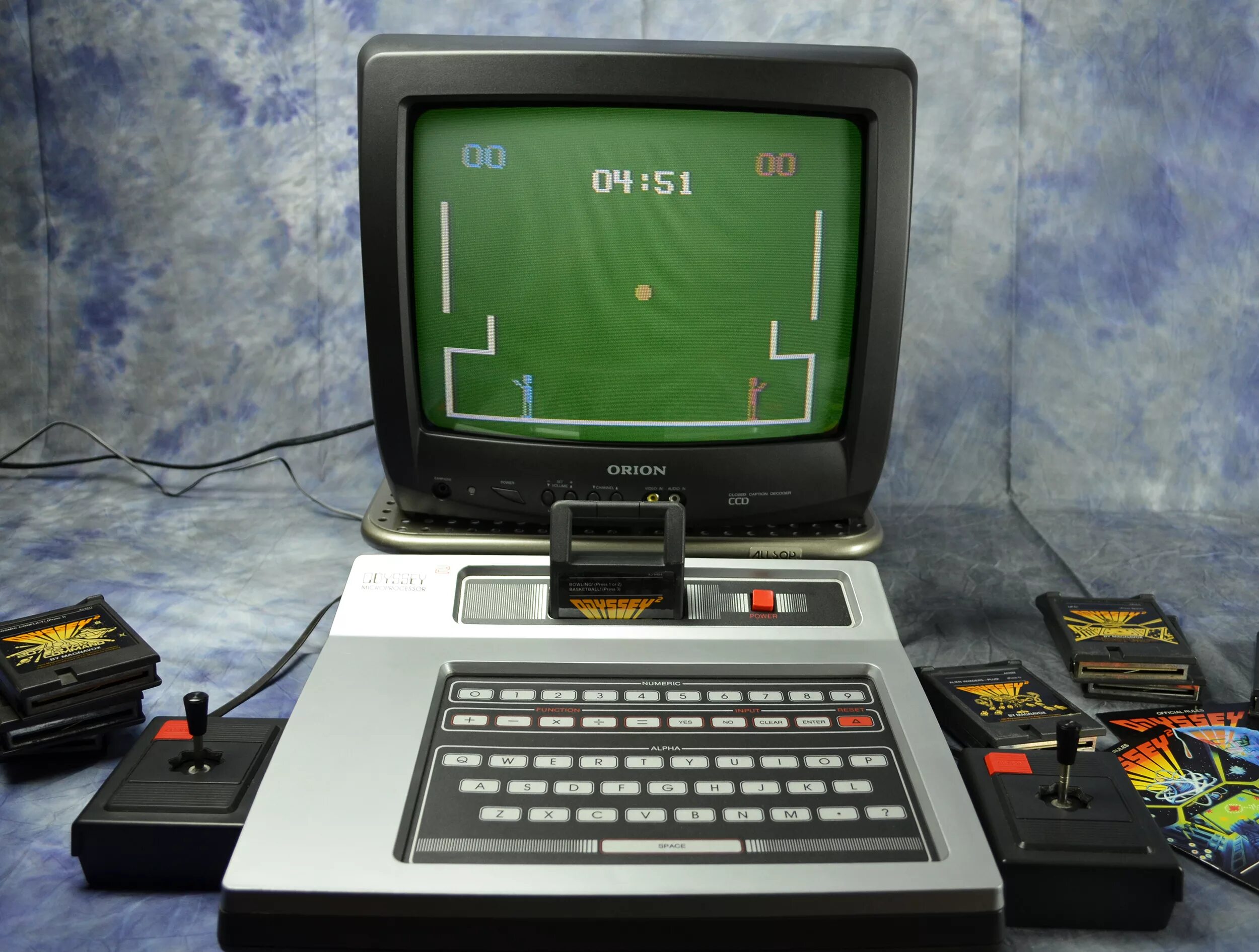 Играть приставка 1. Консоль Magnavox Odyssey 1972. Приставки «Magnavox Odyssey».. Magnavox Odyssey первая игровая приставка. Magnavox Odyssey джойстик.