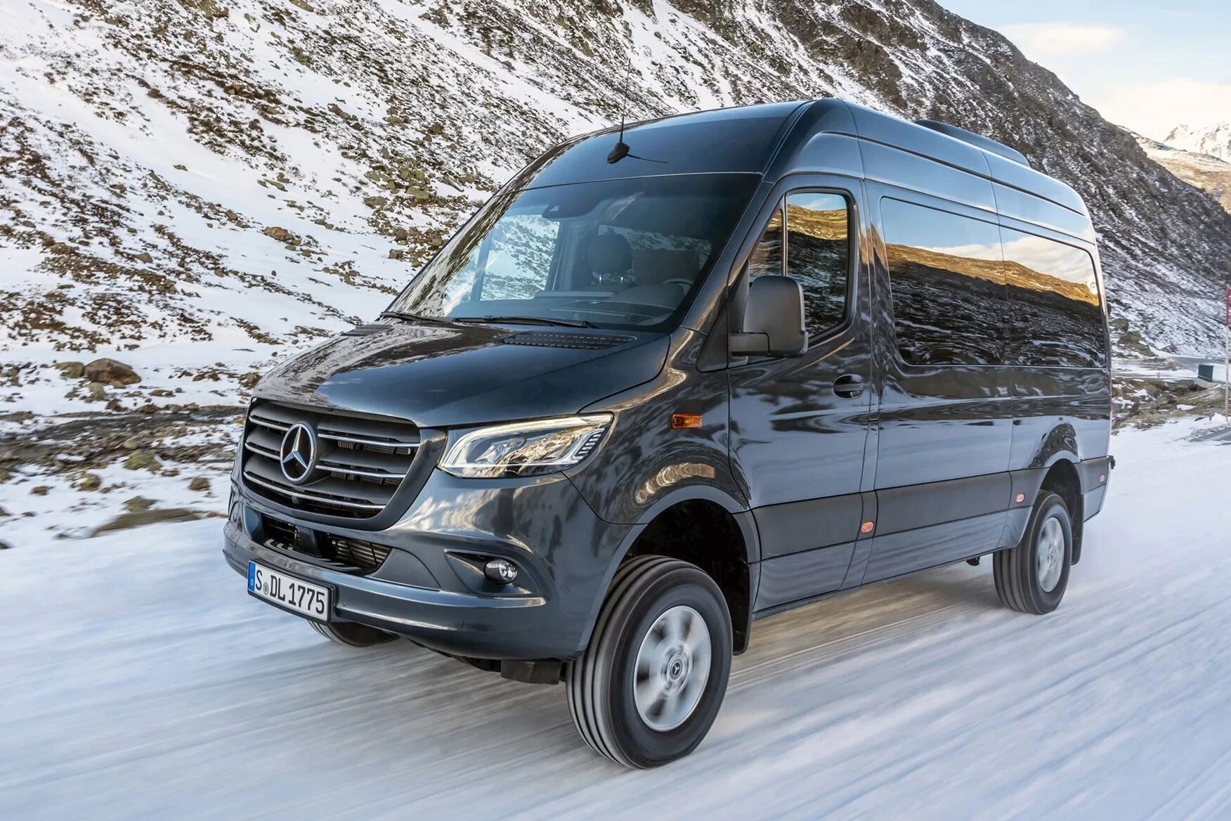 Мерседес спринтер 4. Mercedes-Benz Sprinter 4x4. Mercedes Sprinter 4x4. Мерседес Бенц Спринтер Ван 4x4 конверсион. Мерседес Бенц Спринтер 2021.