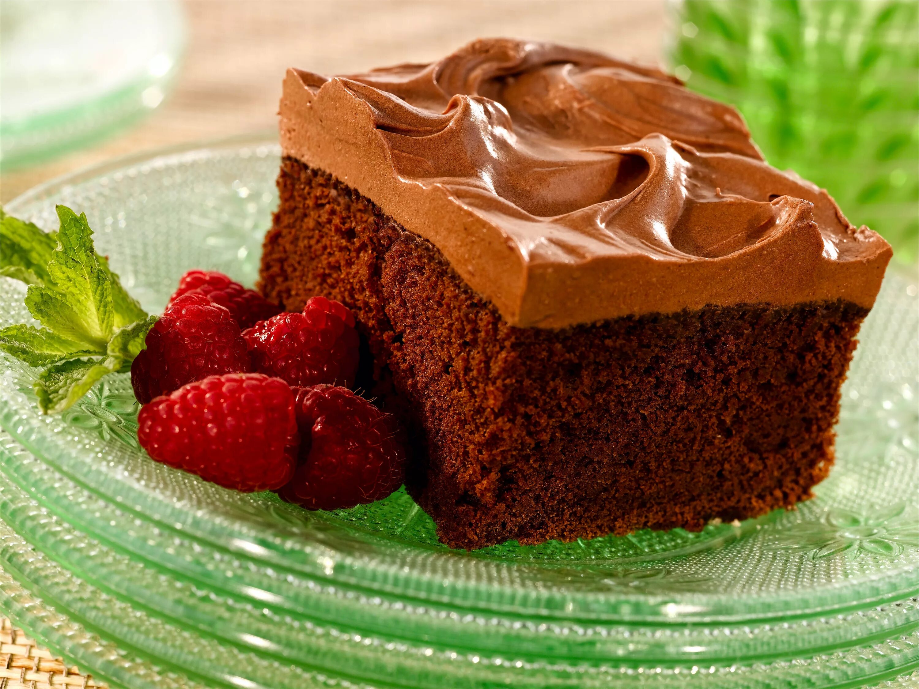L cake. Шоколадные пирожные. Шоколадный торт. Шоколадные пирожные с кремом. Сладости тортики.