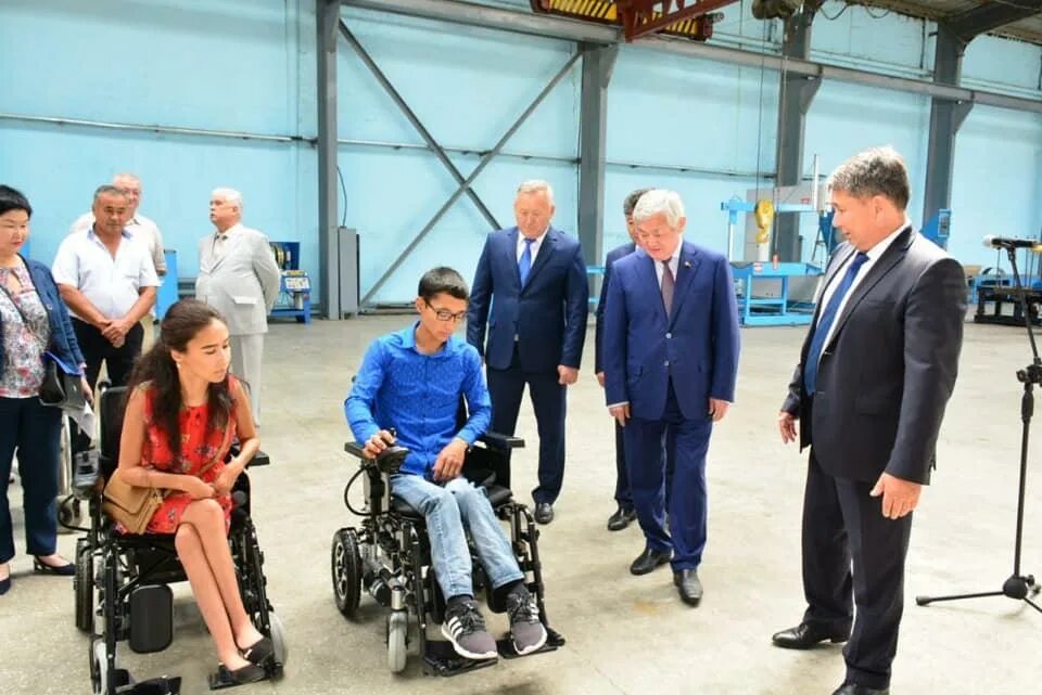 Инвалидная kazakhstan. Инвалиды в казахстане. Инвалид. Пенсия инвалидам 3 группы в 2023 году. Инвалидное кресло.