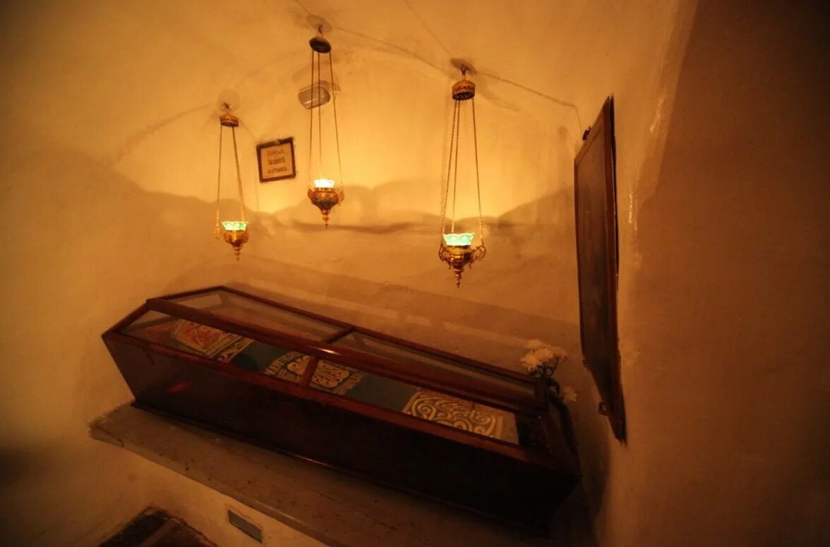 сколько нужно мощи. перечень христианских мощей дубликатов. святой спиридон тримифунтский мощи. мощи святого саввы освященного. святыня отделенная.