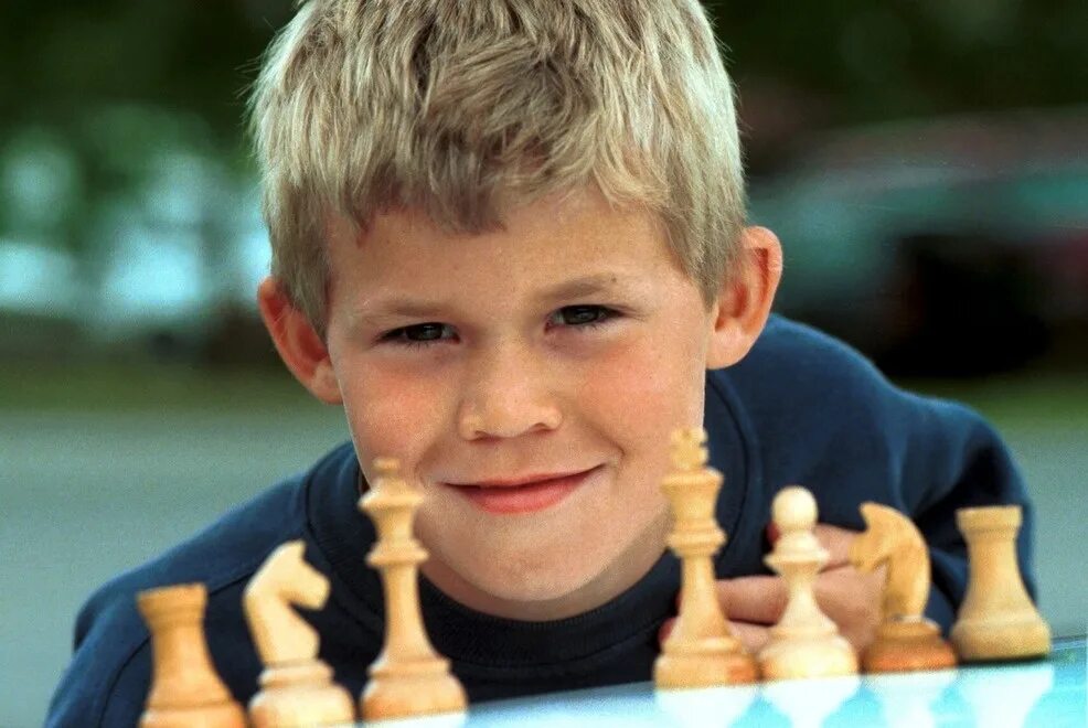 Самый младший. Магнус Карлсен в детстве. Магнус Карлсен маленький. Дети чемпионы по шахматам. Мышление гроссмейстера.