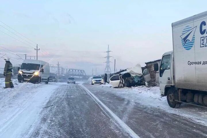 Водители улан удэ. Авария Тойота Камри в Улан Удэ. Южлаг Бурятия.