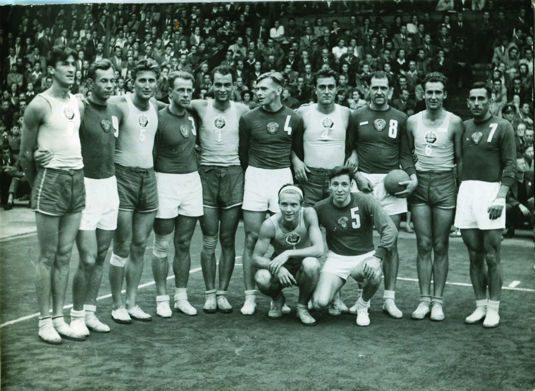 Первые международные соревнования по волейболу год. Сборная СССР по волейболу 1964. Прага 1949 волейбол.