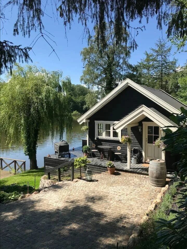 Une maison en bois près d'un lac - PLANETE DECO a homes world Lakeside cabin, Mo