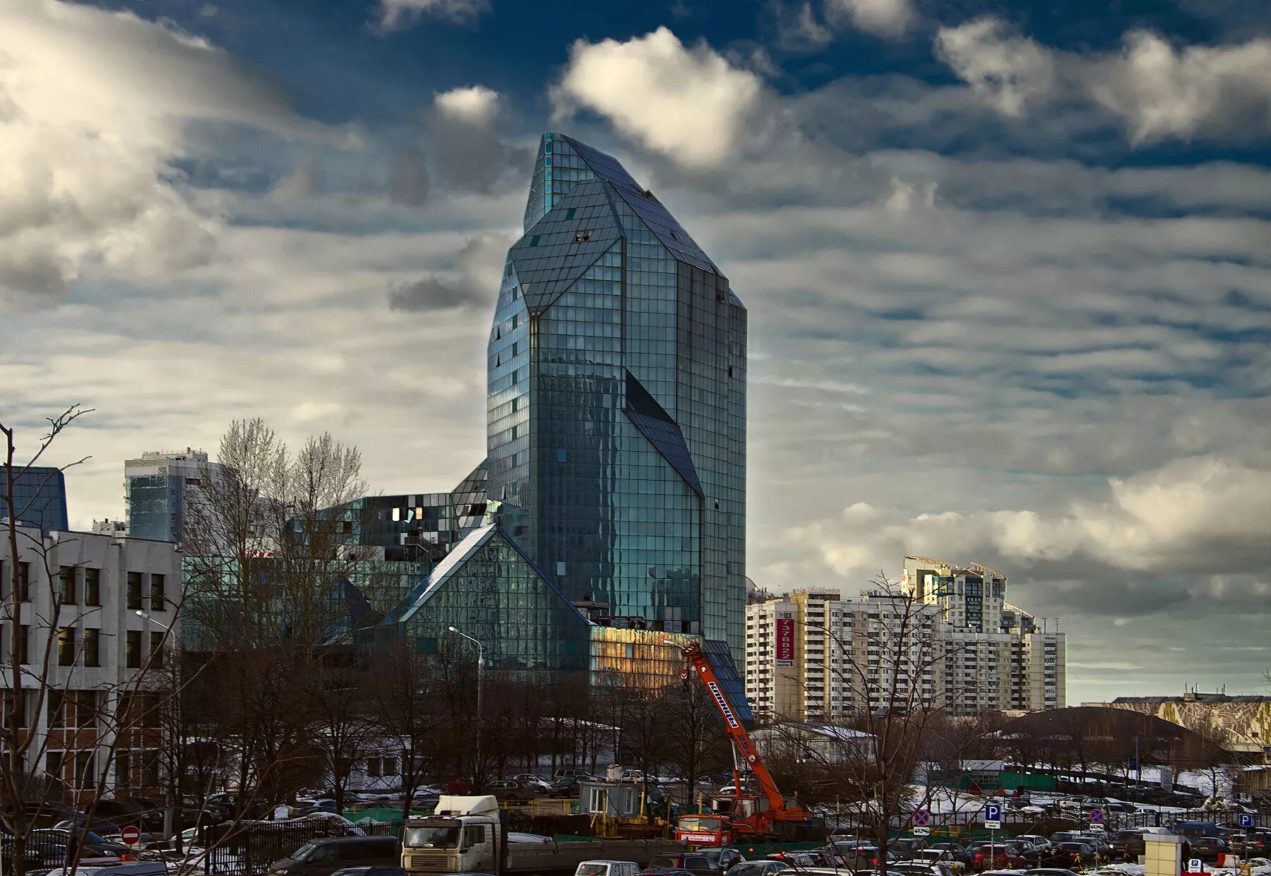Юго западная 13. Бц зенит юго западная. ранхигс москва синий зуб. ранхигс юго-западная. стекляшка на юго-западной.
