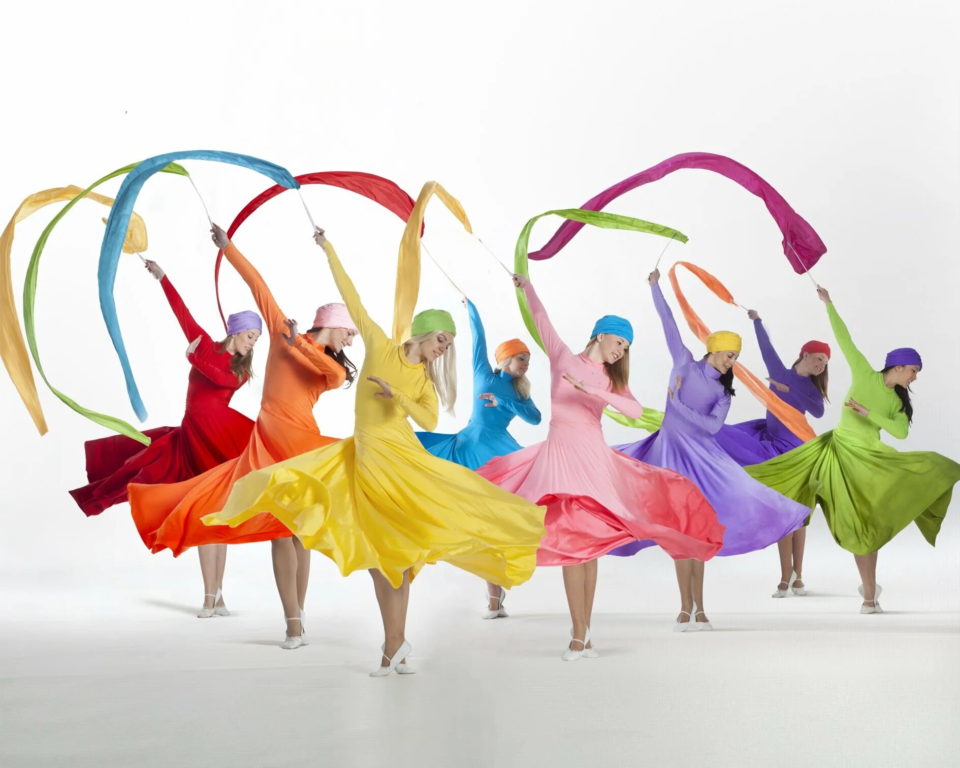 Танец с лентами в детском саду. Художественная гимнастика лгбт. Ансамбль танца имени игоря моисеева. Ленточки для танцев в детском саду. Современная хореография.