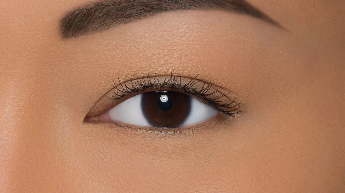 классические стрелки. глаза без подводки. подведенные глаза. рисунки на глазах подводкой. подводка глаз без стрелок.