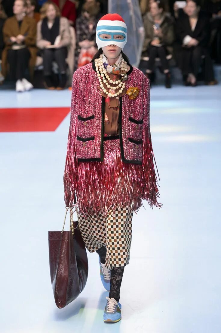 Мода 2018. Дольче габбана коллекция 2018. Дольче габбана 2018 подиум. Courtesy valentino moda. Такада кензо оверсайз.