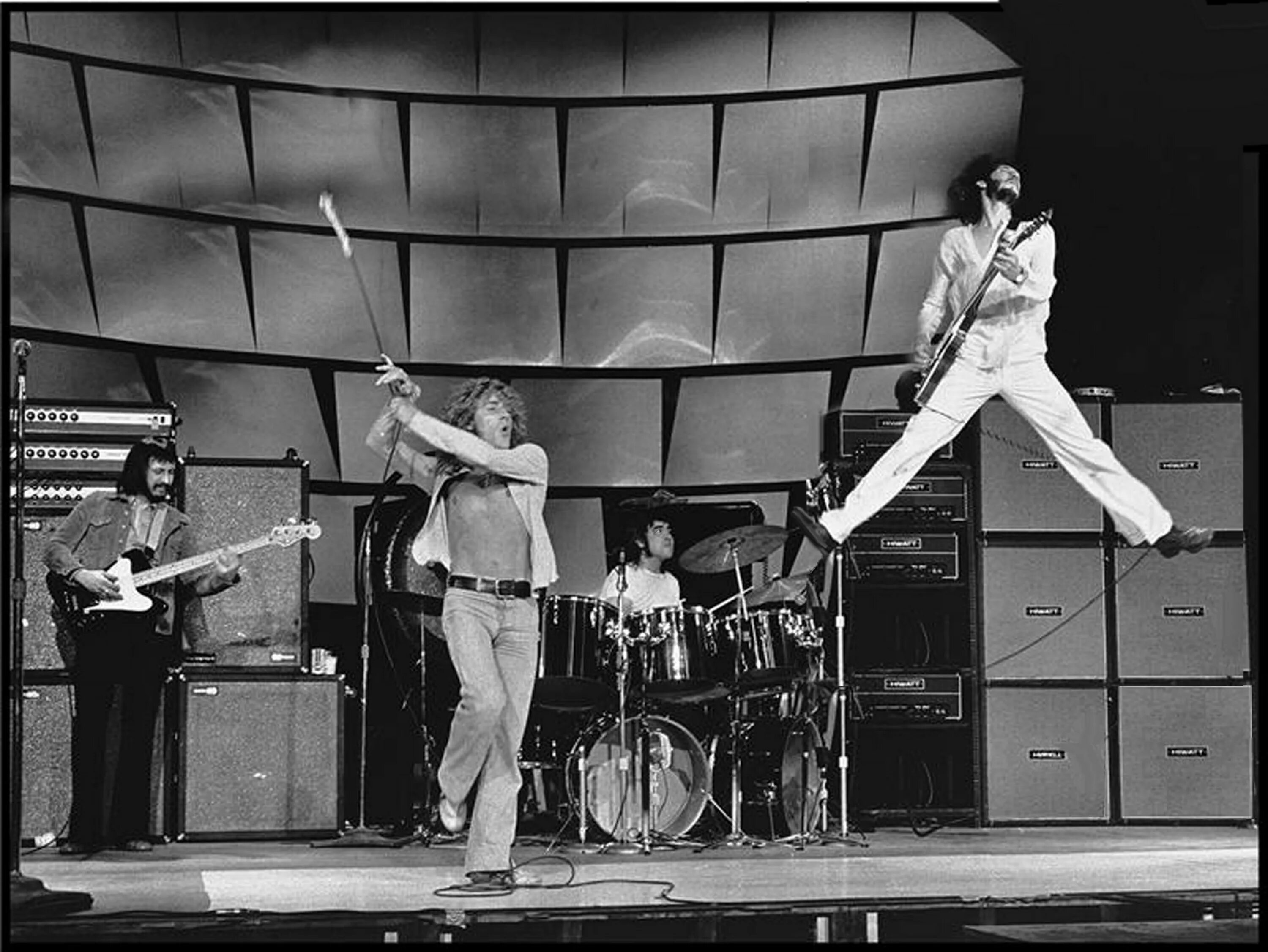Слушать рок годов 80. Пит Таунсенд the who. Группа the who 1969. Группа the who концерт 70 года. Пит Таунсенд, Лидер рок-группы the who.
