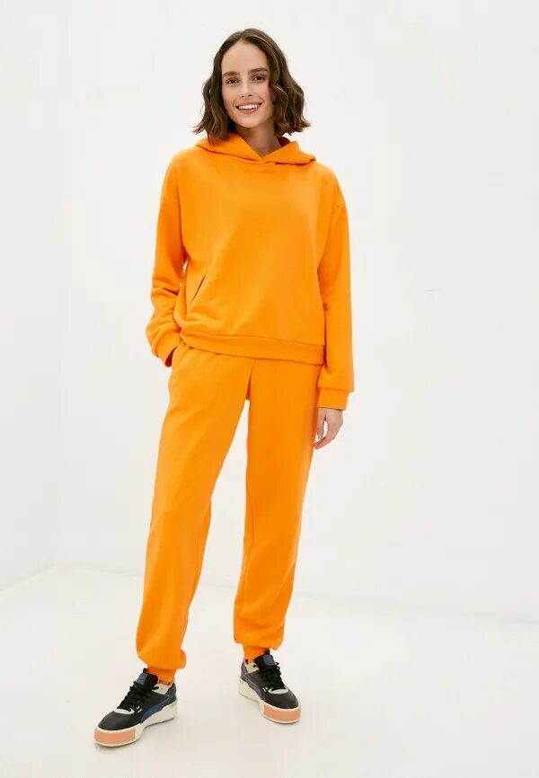 Оранжевый спортивный костюм женский. Спортивный костюм оранжевый летний. KIDONLY оранжевый спортивный костюм.