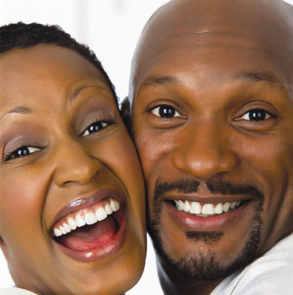 Красивые афроамериканские пары. Чернокожие пары. Пара афроамериканцев. Афроамериканские пары. Темнокожая пара.