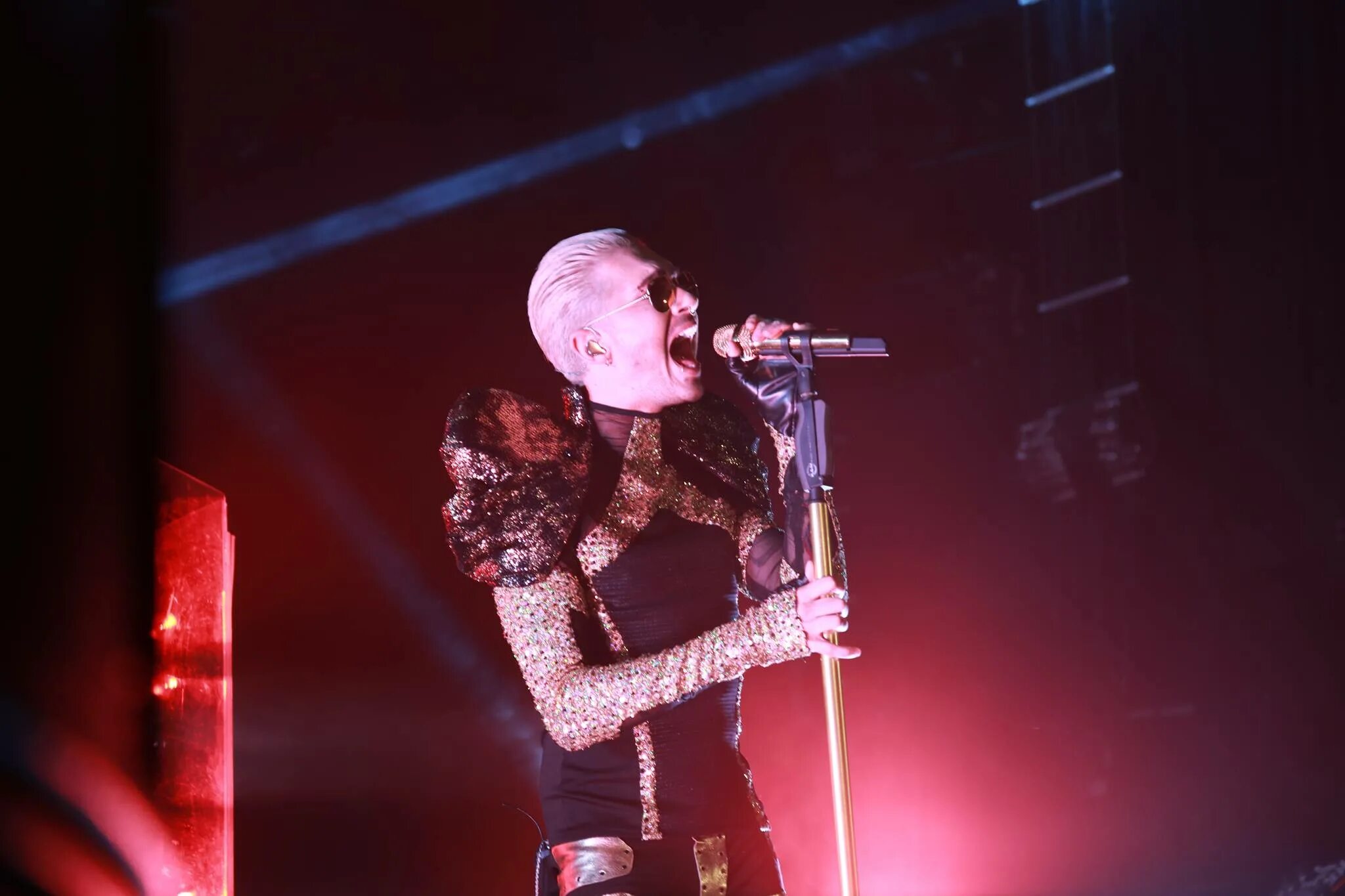 Выступление токио отель. Tokio hotel 2022. Центр токио концерт. Tokio hotel live 2023. Итан токио на концерте.