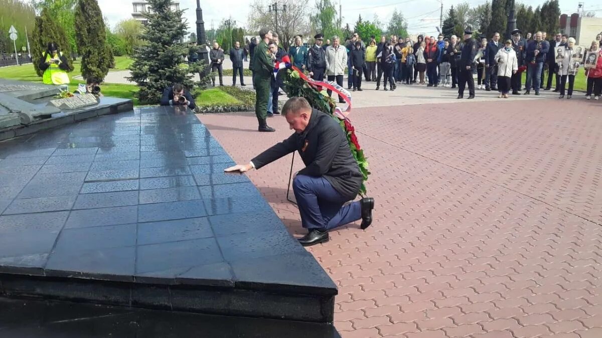 Вечный огонь Курск. Памятник Победы. Памятники ко Дню Победы. Вечный огонь на красной площади.