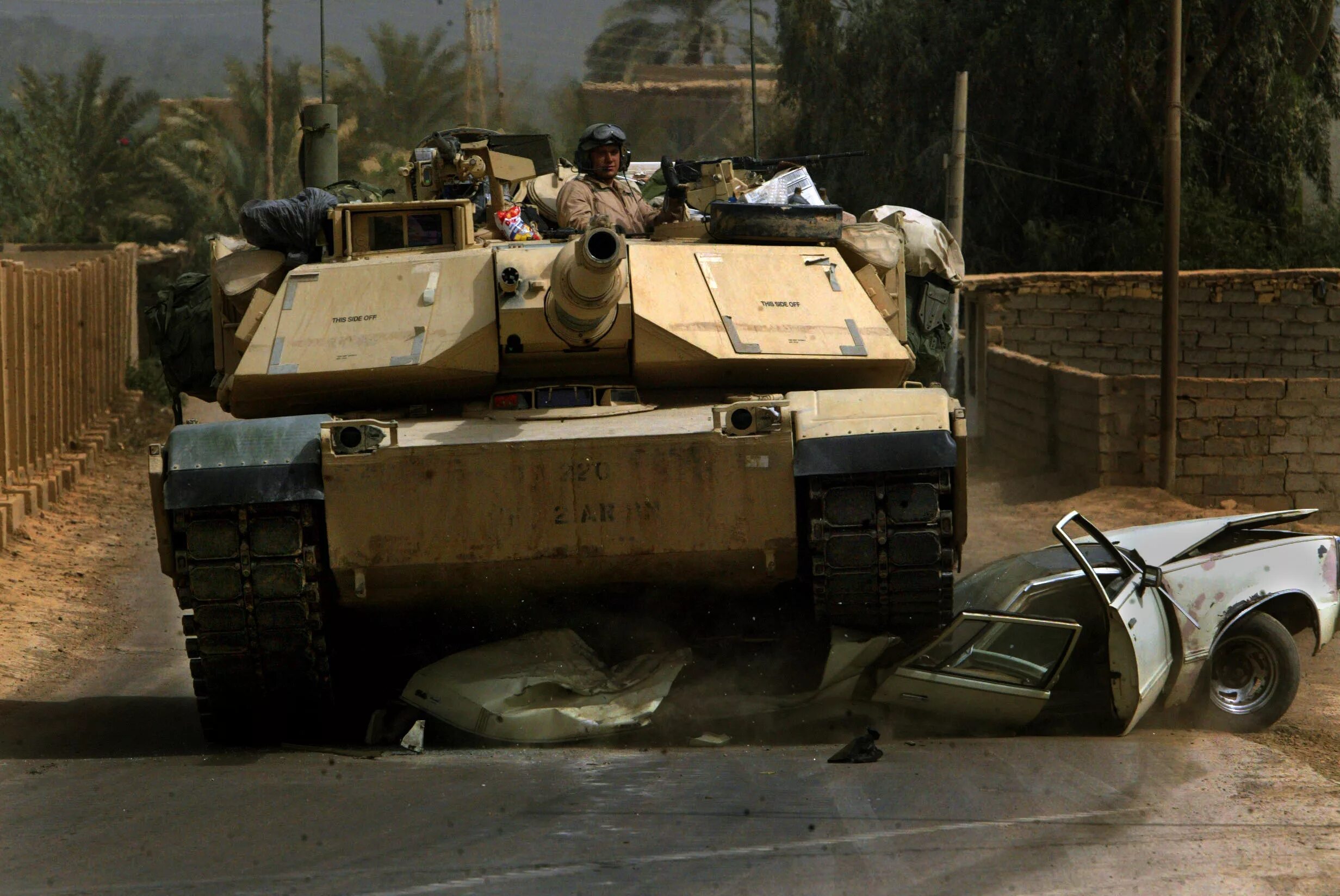 Видео поражения абрамса. Танк м1а1"Абрамс"в Ираке. Танк m1 Abrams. Abrams m1a2 Ирак. М1 Абрамс в Ираке.