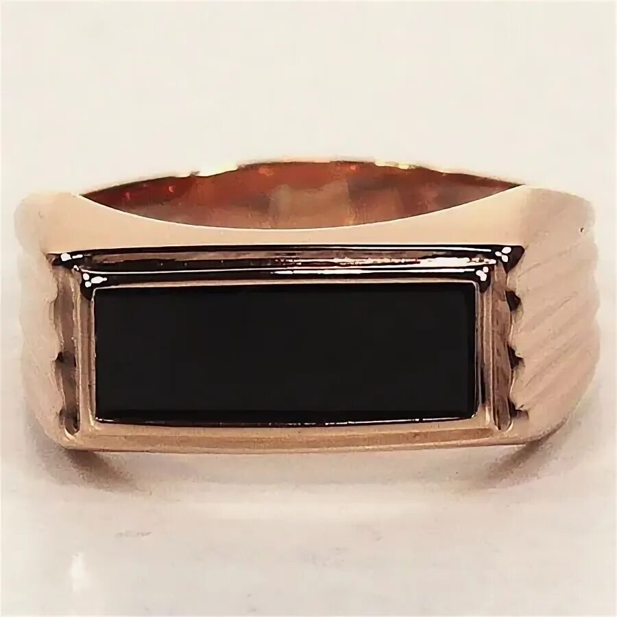 золотая мужская печатка. мужская печатка с бриллиантом. перстень прямоугольный мужской. кольцо с прямоугольным камнем. кольцо с прямоугольным камнем.