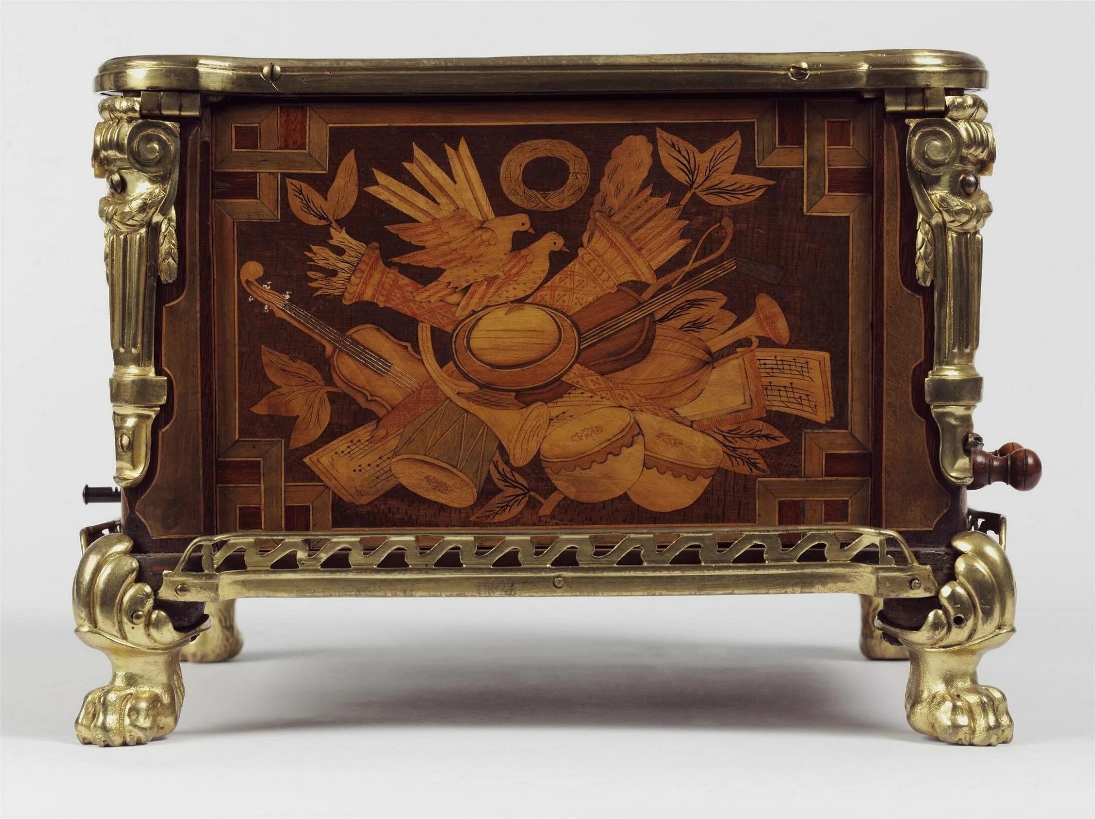 старые вещи 4 буквы