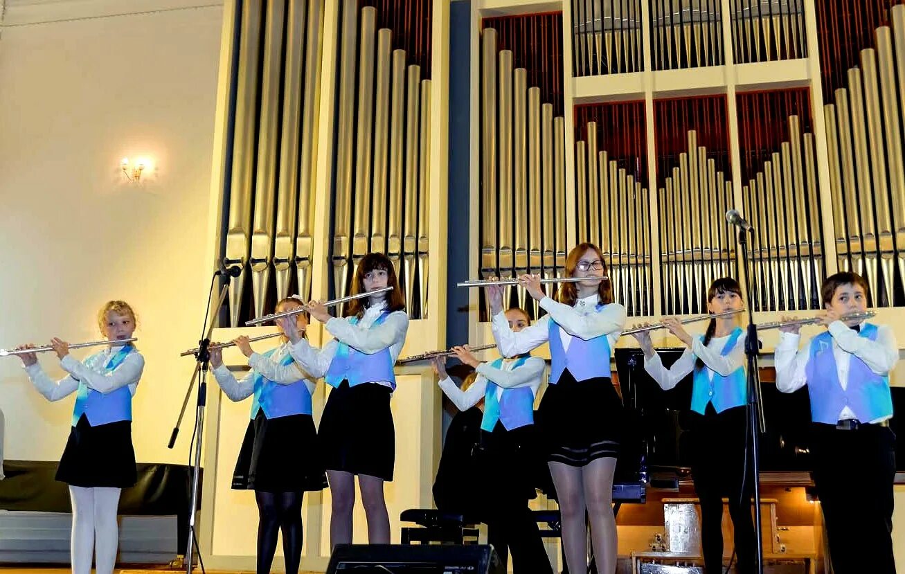 тумбинская татьяна самарское муз училище. елена привалова органистка. аутентичное исполнительство это. артисты саратовской филармонии. юные музыканты.