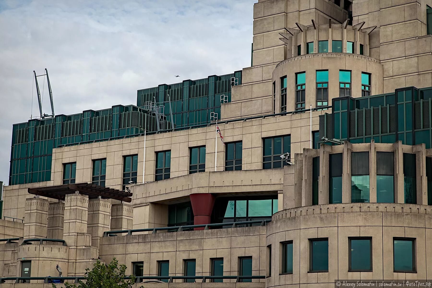 Британская ми 6. Mi6 Великобритания. Ми-6 разведка. Mi6 Британия. Штаб ми 6.