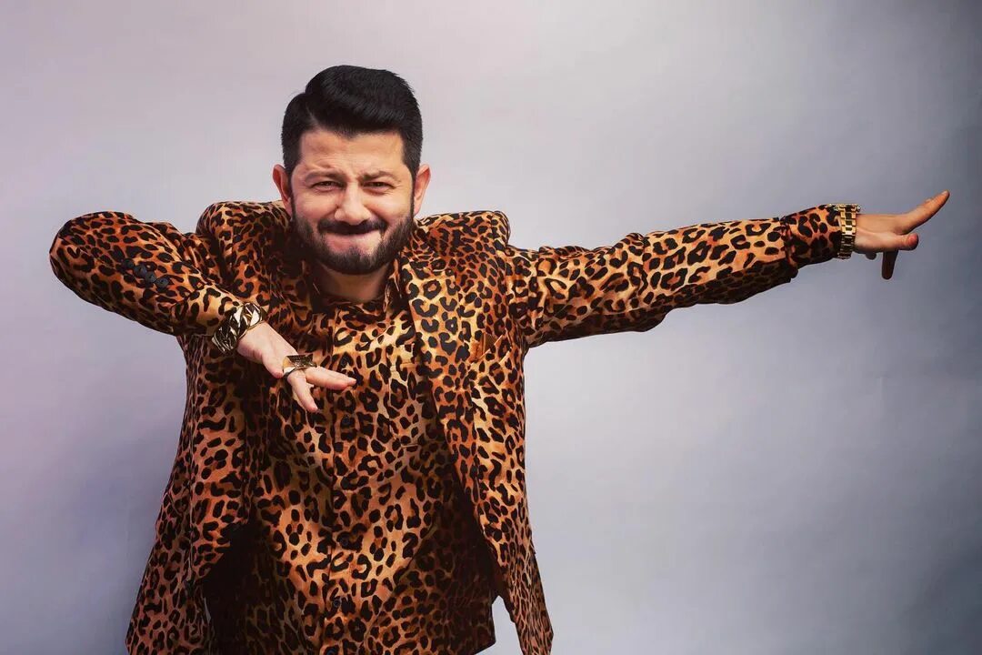 The weeknd. Супер исполнители песен. Джастин тимберлейк певец. Певец жорик галустян. Супер исполнители песен.