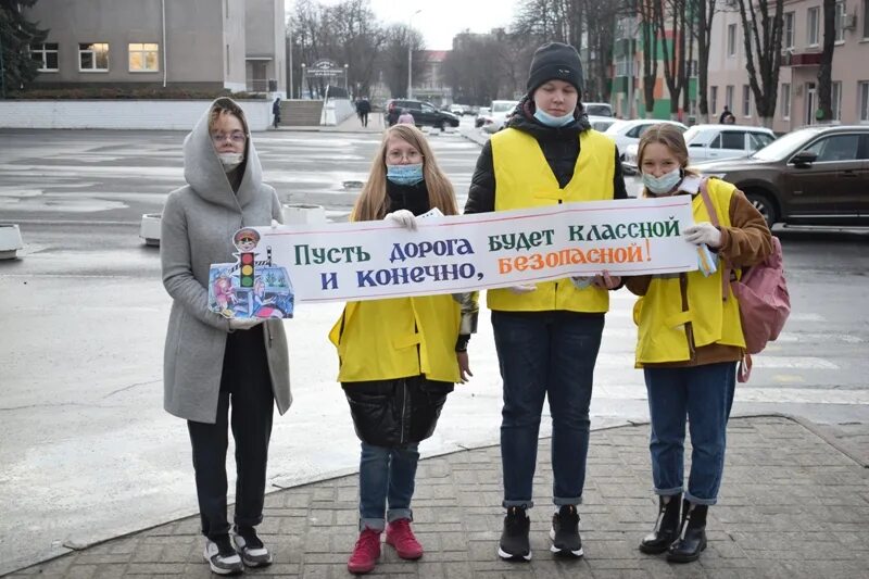 Акции проведенные волонтерами. Волонтеры с детьми ПДД. Как стать волонтером в Губкине молодежных инициатив.