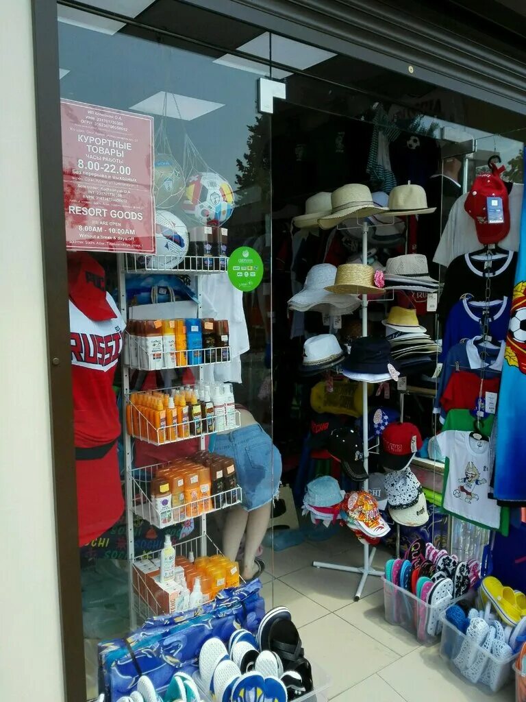 ассортимент пляжного магазина. магазин нижнего белья. пляжный магазин. магазин товаров для пляжа америка. товары сочи.