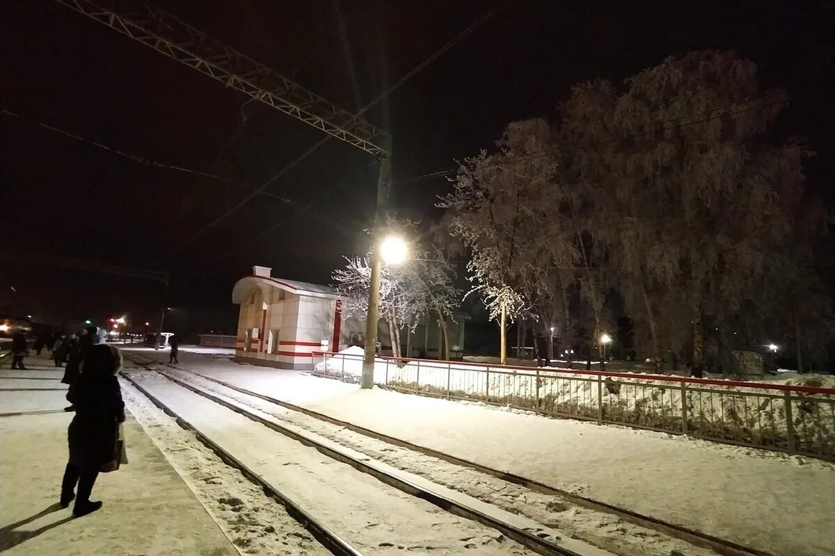 Омск железная дорога. В Омске поезд сбил мужчину. Происшествия на железной дороге. Станция Московка.