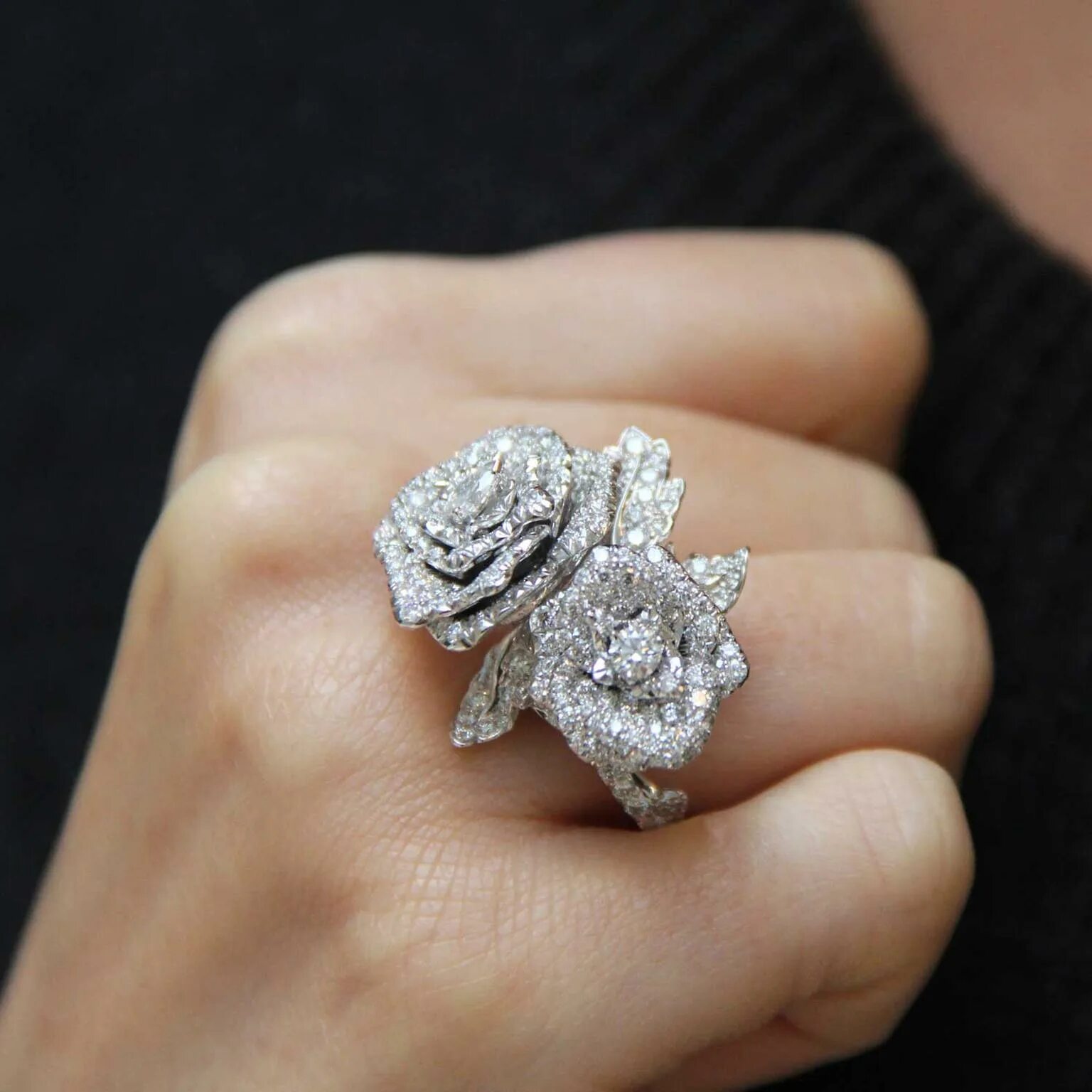 Dior Rose Ring. Rose Dior Bagatelle серьги. Кольцо диор с бриллиантами. Dior Jewellery Ring.