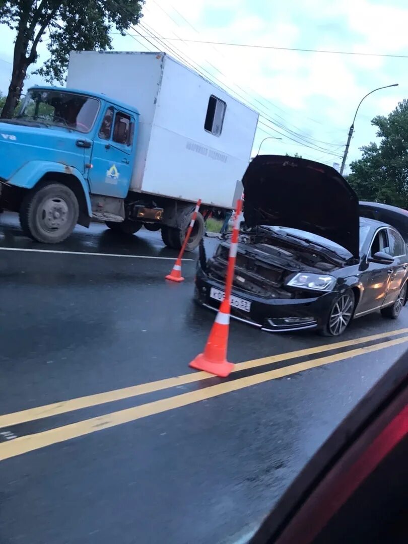 Чп 53 в великом новгороде сегодня. ДТП Великий Новгород вчера на Нехинской. Чп53 Великий Новгород происшествие на и Псковской.