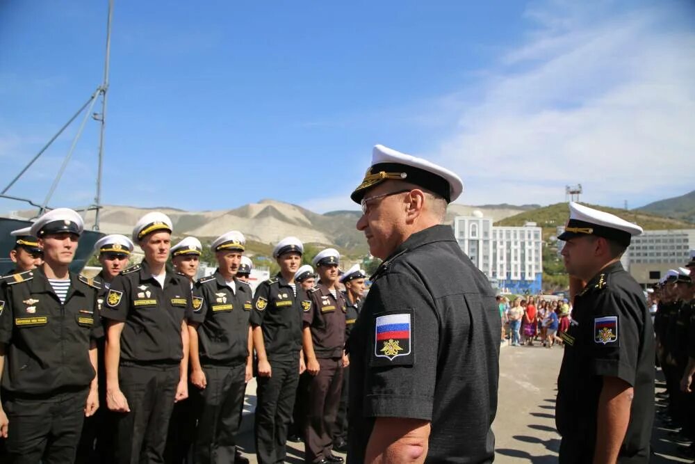 Армейский новороссийск. Новороссийская военно-морская база 2018. Начальник тыла Новороссийской военно-морской базы. Новороссийская ВМБ 2008. Командующий Новороссийской военно-морской базы.