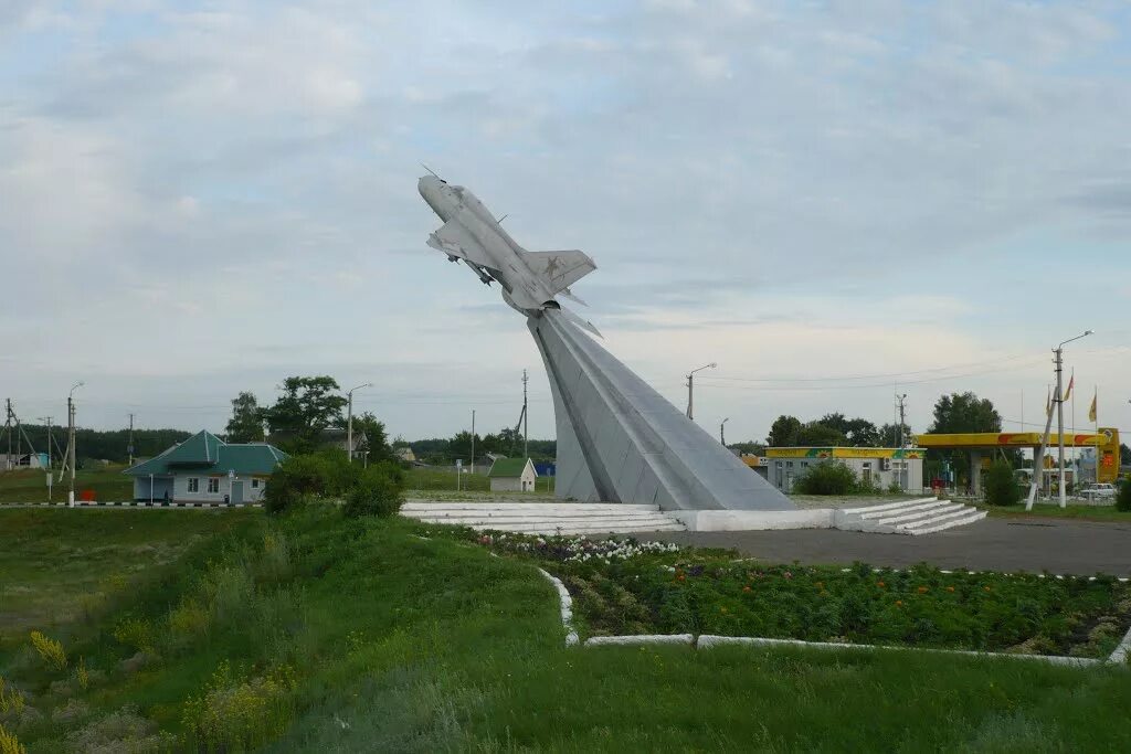 П волоконовка белгородской. Памятник самолет Волоконовка Белгородская область. Памятник самолет Белгород самолет Волоконовка. Поселок Волоконовка Белгородская область. Достопримечательность поселка Волоконовка Белгородская.