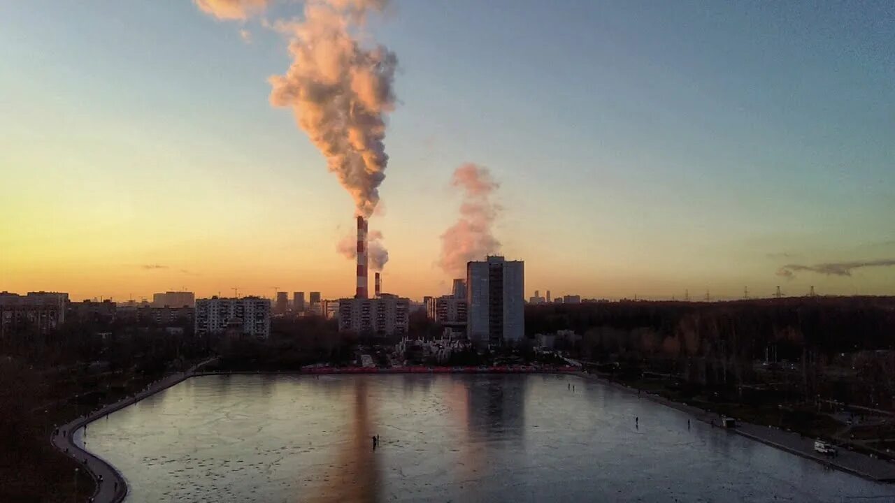 Каток гольяново московский. ТЭЦ Гольяново. Братислава дождь. Дым Гольяново , Балашиха. Гольяново фото 2022 год.