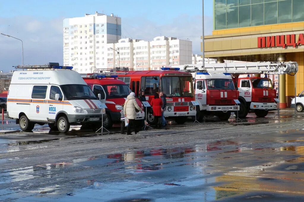 Пожарные машины в Иванове. Приоритет пожарные автомобили. В Екатеринбург прибыла пожарная машина. Средний Икорец пожарная машина.